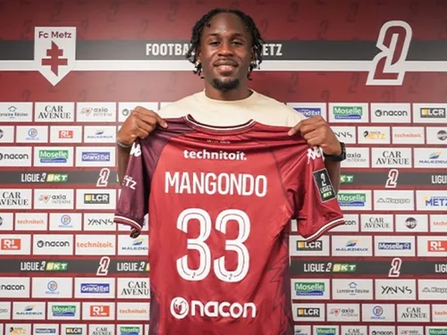 Joseph Mangondo signe son premier contrat professionnel avec le FC...