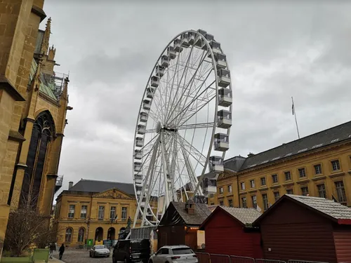 Fête de Noël à Metz : la grande roue prend ses quartiers à côté de...
