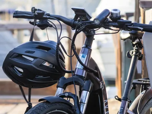 Metz : une manifestation de cyclistes naturistes fait débat