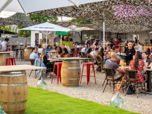 Le plus grand bar à bières de France a ouvert sa guinguette près de...