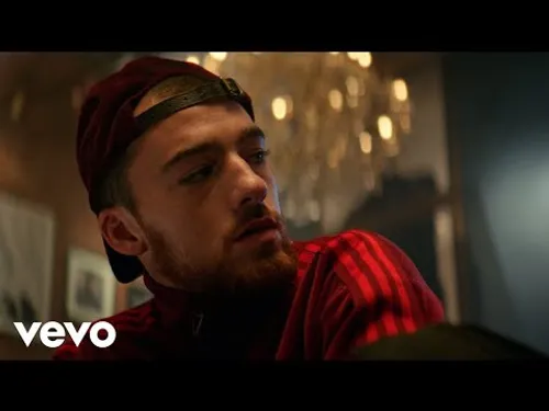 (CLIP) BECKY G & KAROL G - Mamiii