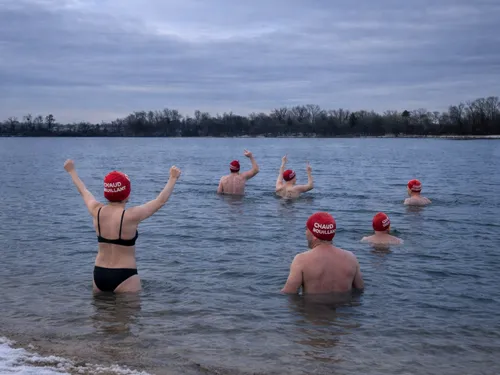 CHAUD BOUILLANT : Une baignade en eau froide