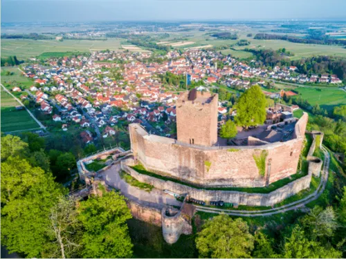 Châteaux forts et églises des Hohenstaufen près de Klingenmünster