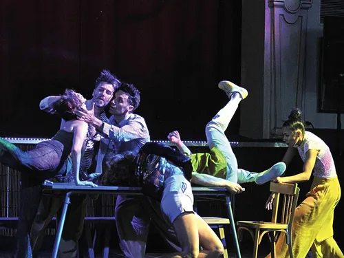 QUELQUE CHOSE À TE DIRE / TENGO ALGO QUE DECIRTE