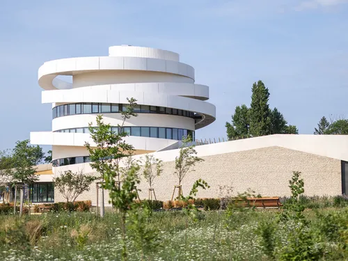 Théâtre sous les étoiles : “Des Hommes et des Climats” démarre à...