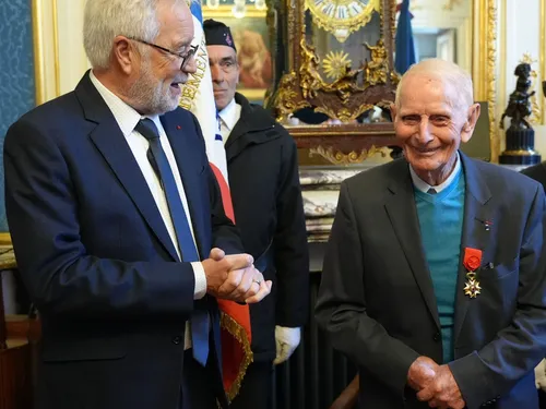 « Dijon perd une figure de mémoire » : François Rebsamen salue la...