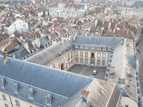 Une centaine de Nancéiens sont à Dijon pour réfléchir à...