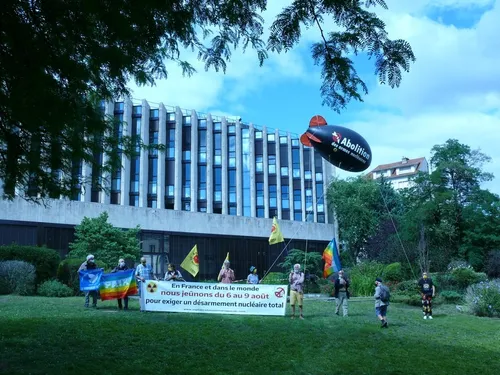 Dijon : un collectif se mobilise pendant 4 jours contre les armes...