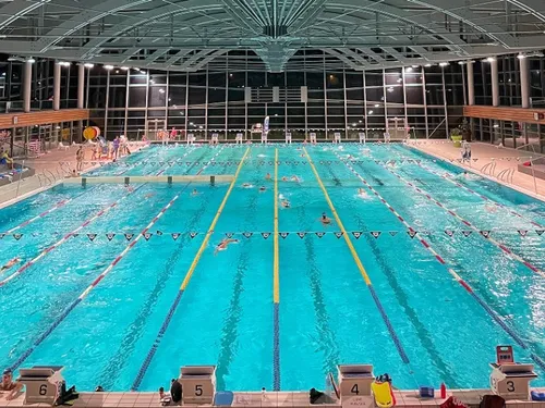 La magie de Noël s’installe à la piscine olympique et la piscine du...