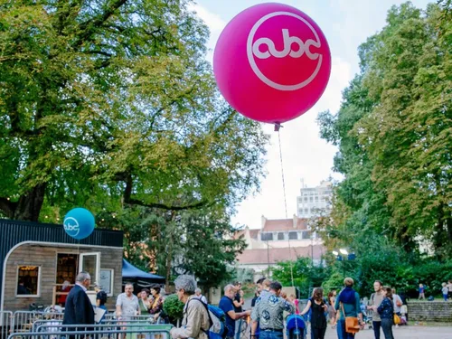 80 ans d’histoire et de culture : l’ABC célèbre son anniversaire au...
