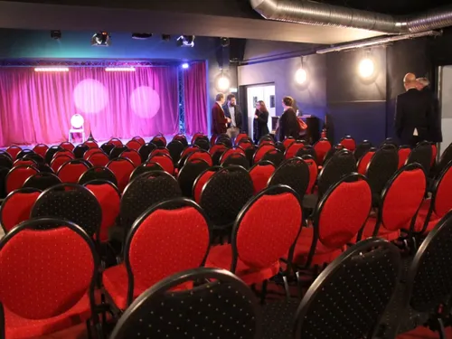 Festival Rires et Vins au Féminin : le programme du week-end en...