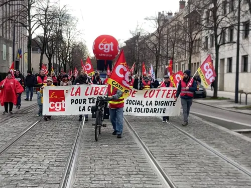 Mobilisation à Dijon : près de 400 personnes dans les rues ce mardi...
