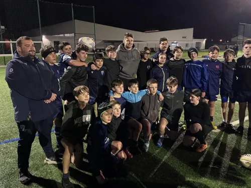 La légende du rugby Beauden Barrett était avec le CS Beaune ce...