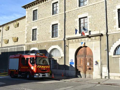 Un pistolet livré par drone dans la maison d'arrêt de...