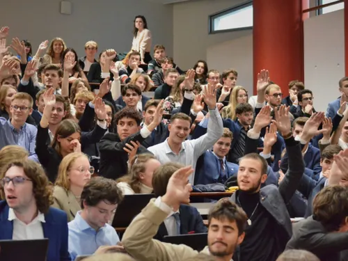 Le Parlement des Etudiants fait son retour à Dijon après quatre ans...
