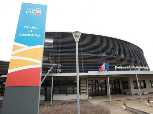 « Il n’y a pas assez de table ni de chaise » : les enseignants du...