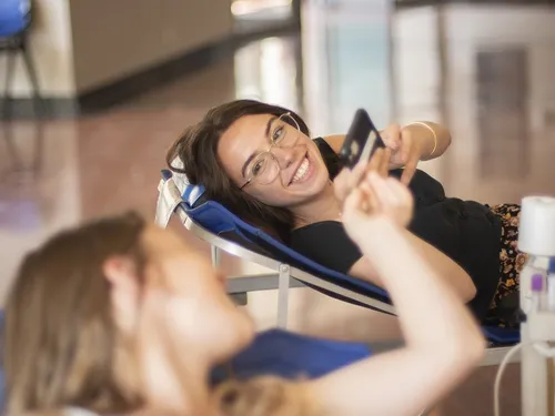 Connaissez-vous le don de plasma ? L’Établissement français du sang...