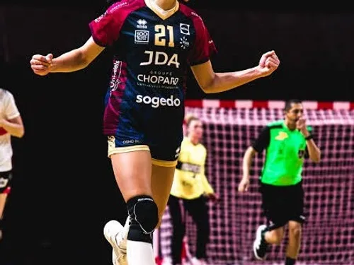 JDA Handball : Amel Dury signe son premier contrat professionnel et...