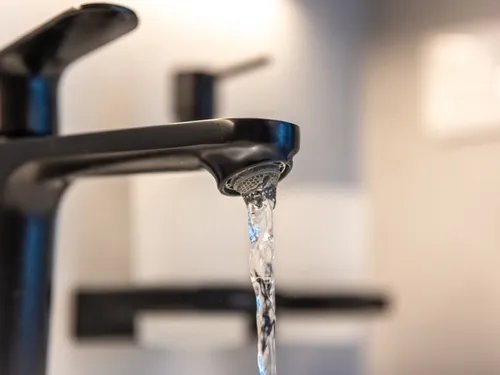 Pourquoi l’eau du robinet est-elle colorée à Talant et dans l’ouest...