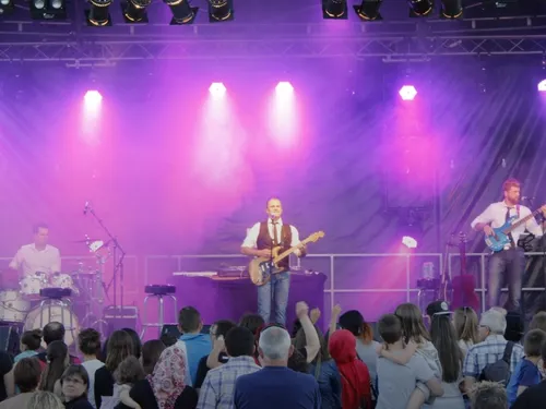 Plus de 2 500 personnes au concert du casino de Santenay 