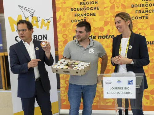 Le bio et les produits locaux s’installent davantage dans les...
