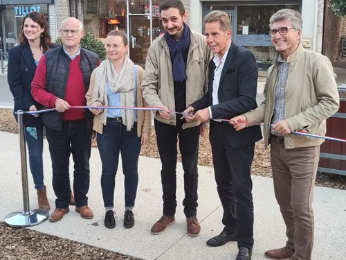 Beaune: Alain Suguenot a inauguré la nouvelle place Madeleine ce...