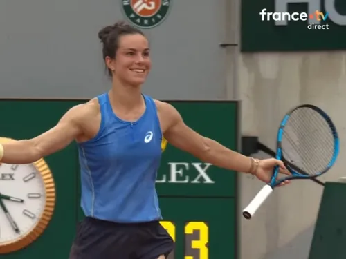 Loïs Boisson crée la sensation à Roland-Garros en éliminant la n°3...