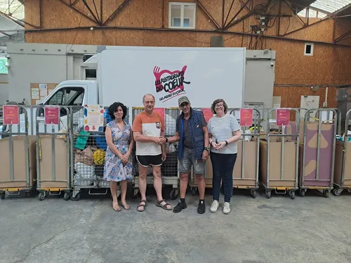 Des postiers de Côte-d’Or ont livrés 534 kilos de vêtements aux...