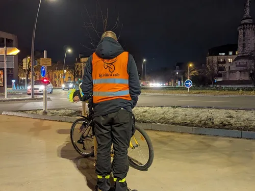 Place du 30 octobre : la voie centrale à contre-courant, selon EVAD 