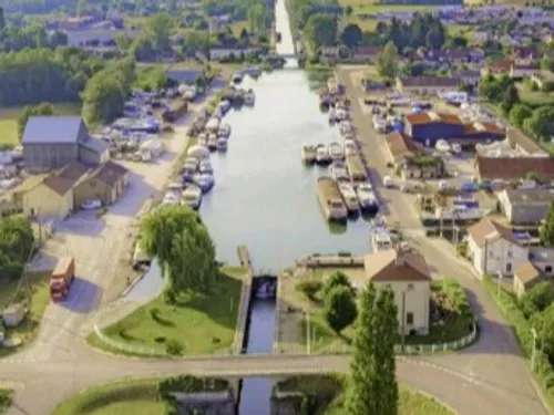 Saint-Jean-de-Losne largue les amarres samedi pour le 10e Salon...