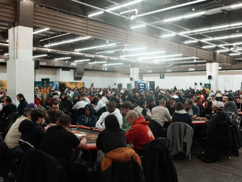 Plus de 800 joueurs de poker se sont rassemblés à Dijon
