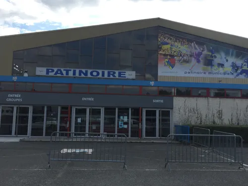Fermeture de la patinoire Trimolet : une surfaceuse menace un match...