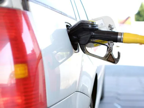 Faire son plein coûte désormais trois fois plus cher qu'il y a...