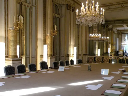 La composition du nouveau gouvernement a été donnée tard dimanche soir