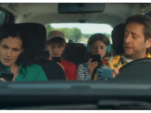 « Au volant, on regarde la route » : le rappel du Département...