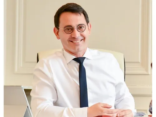 Le maire de Fontainebleau veut conserver son siège