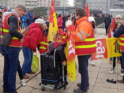 Les opposants à la réforme des retraites ne rendent pas les armes à...