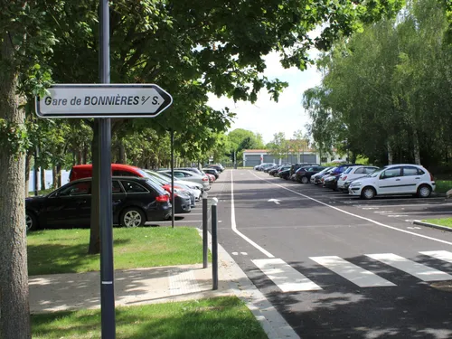 Les parkings de la gare de Bonnières-sur-Seine seront bientôt payant