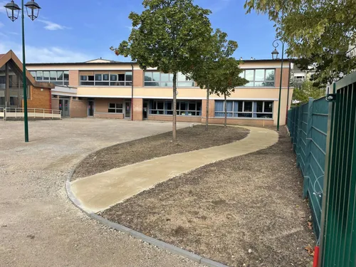 Croissy-sur-Seine a métamorphosé des cours en espace vert