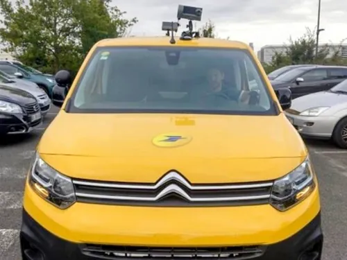À Mareuil-lès-Meaux, une voiture de la Poste filme les rues