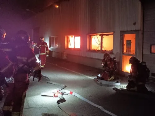 Plusieurs véhicules détruits par les flammes à Nogent-sur-Oise