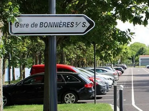 Le parking de la gare de Bonnières-sur-Seine est désormais payant 