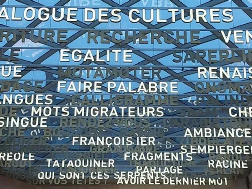 Cité de la langue française : Emmanuel Macron dans les...