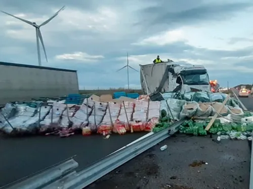 Un poids lourd s'est couché ce jeudi matin sur l'autoroute A1