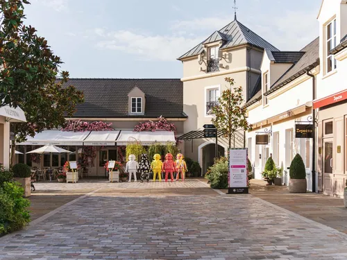 Serris, la fausse alerte à la bombe à la Vallée Village, venait de...