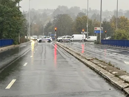 Le pont qui surplombe l'A6 à Savigny-sur-Orge fermé à la...