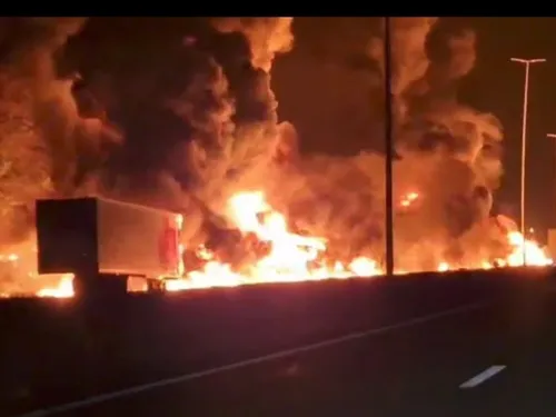 Énorme incendie ce mardi matin sur l'autoroute A1