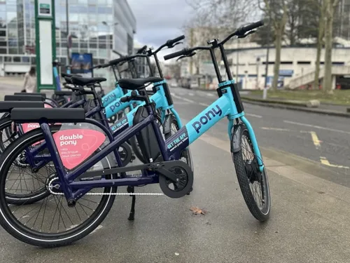 Des vélos électriques deux places sont désormais en libre-service à...