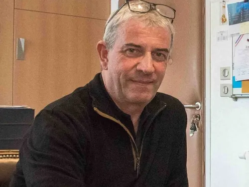 Linas : le maire plongé dans le coma