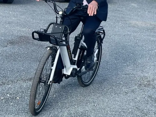 Des voitures sans permis et des vélos électriques en location pour...